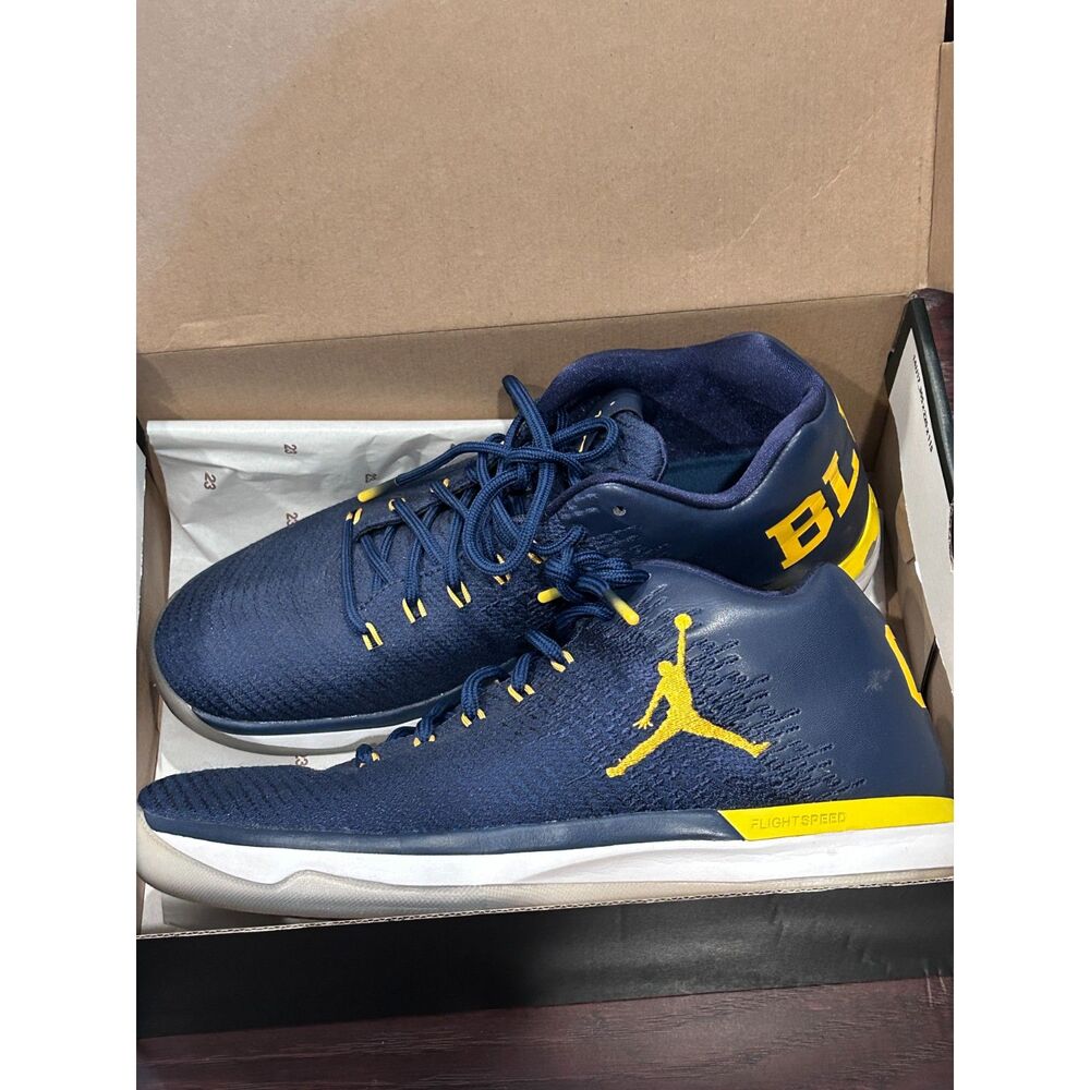 Michigan Air Jordan's XXXI Low  Size men's  9.5 - Picture 8 of 8